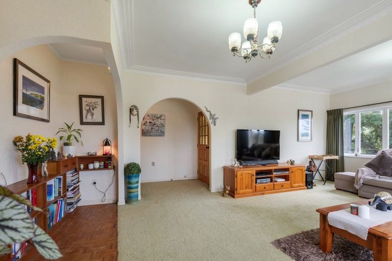 Photo of property in 67 Beach Road, Mellons Bay, Auckland, 2014