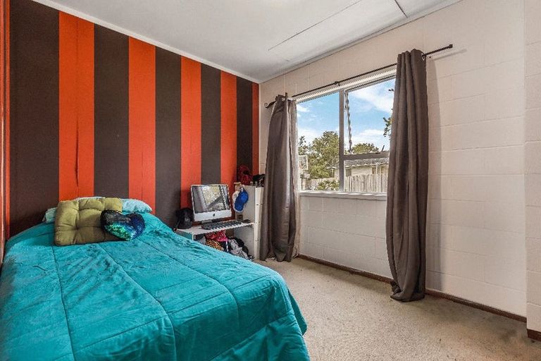Photo of property in 12 Finlow Drive, Te Atatu South, Auckland, 0610
