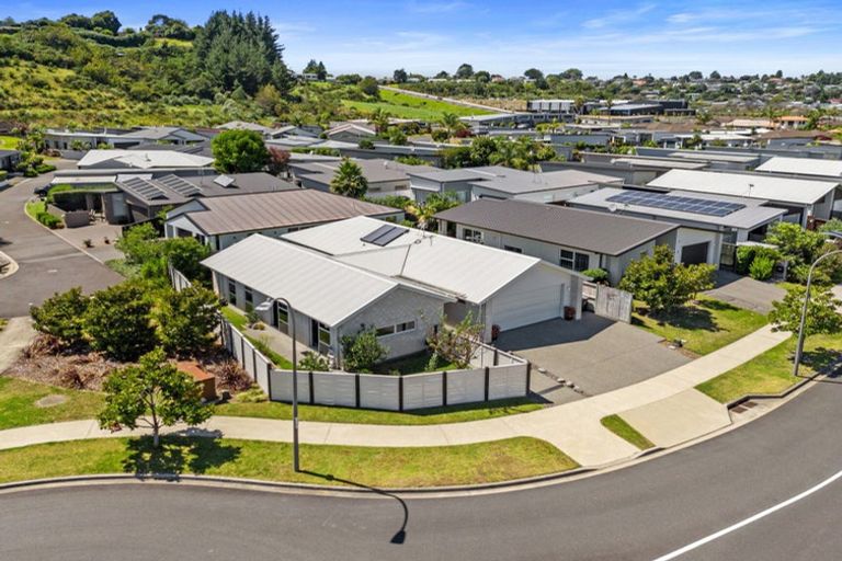 Photo of property in 22 Saint Pauls Drive, Brookfield, Tauranga, 3110