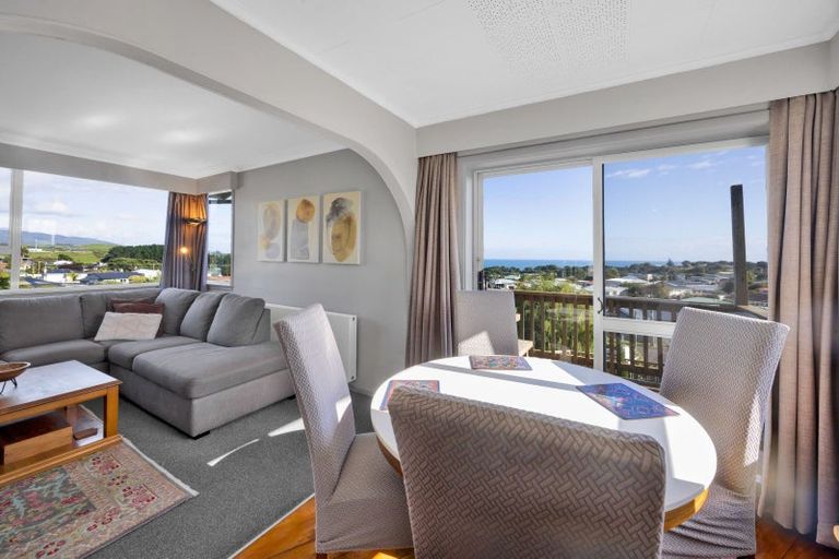 Photo of property in 15 Mount View Place, Spotswood, New Plymouth, 4310