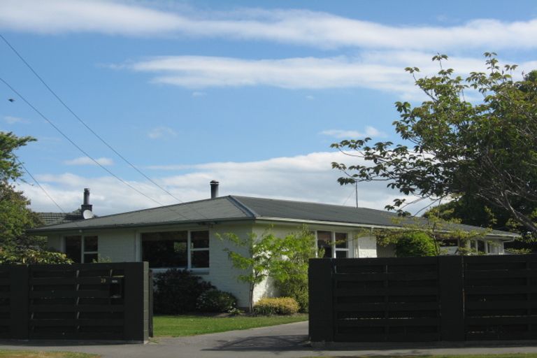 Photo of property in 39 Martbern Crescent, Bishopdale, Christchurch, 8053