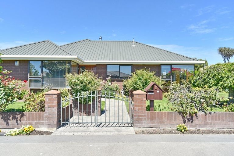 Photo of property in 11 Amdale Avenue, Broomfield, Christchurch, 8042