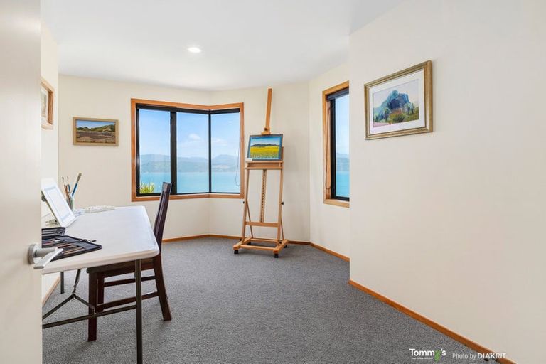 Photo of property in 20 Napier Street, Karaka Bays, Wellington, 6022