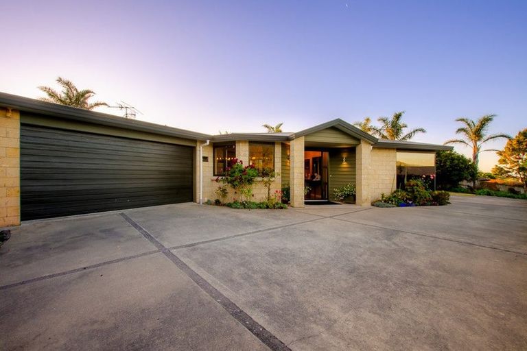 Photo of property in 10 Lambert Way, Paraparaumu, 5032