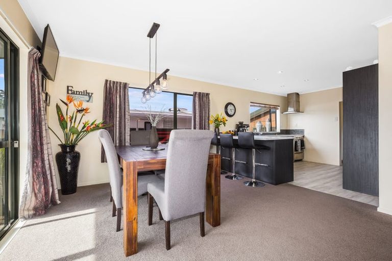 Photo of property in 25 Pine Ridge Terrace, Waikanae Beach, Waikanae, 5036