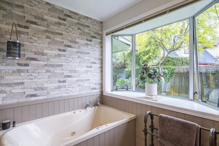 Photo of property in 2 Hillcrest Road, Raumati South, Paraparaumu, 5032