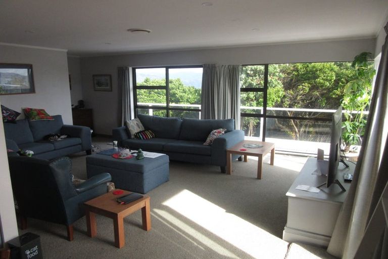 Photo of property in 2a Maungaraki Road, Korokoro, Lower Hutt, 5012