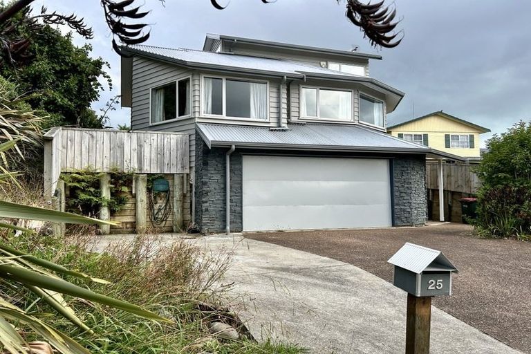 Photo of property in 25 St Simon Place, Botany Downs, Auckland, 2010