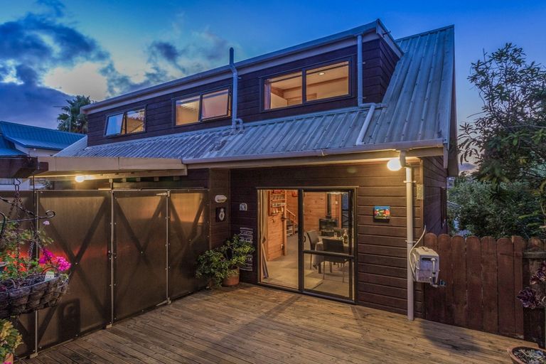 Photo of property in 1/74 Colwill Road, Massey, Auckland, 0614