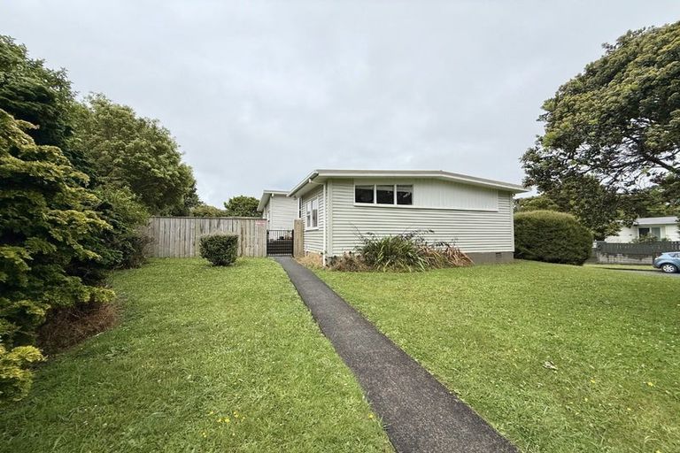 Photo of property in 9 Pekanga Road, Normandale, Lower Hutt, 5010