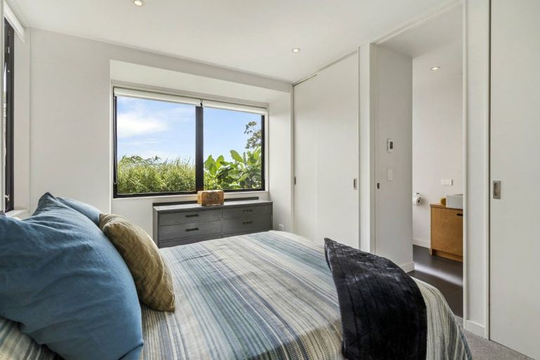 Photo of property in 15b Verran Road, Birkenhead, Auckland, 0626