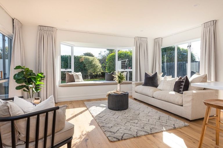 Photo of property in 27 Creese Place, Redwood, Christchurch, 8051