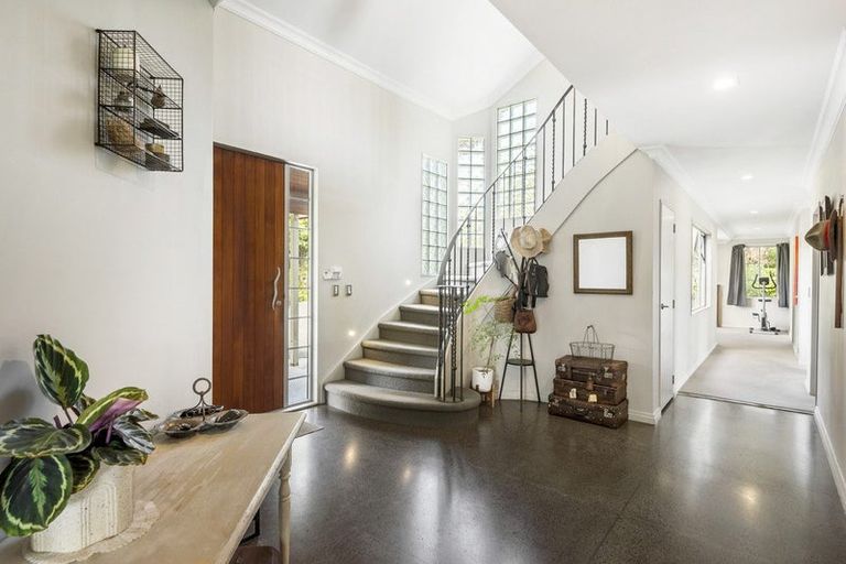 Photo of property in 5 Chatham Avenue, Paremoremo, Auckland, 0632