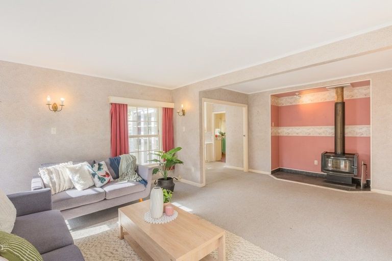 Photo of property in 27 Renown Road, Raumati South, Paraparaumu, 5032