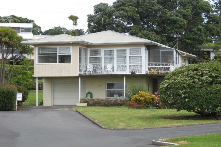 Photo of property in 18 Kiwi Esplanade, Mangere Bridge, Auckland, 2022