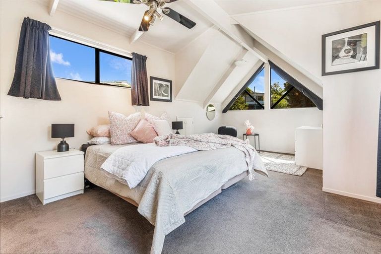 Photo of property in 1/20 Reynolds Place, Torbay, Auckland, 0630