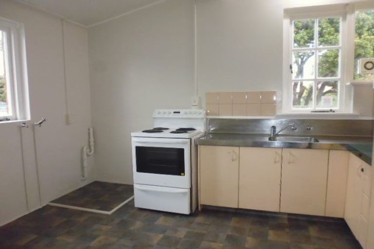 Photo of property in 83 Cambridge Terrace, Waterloo, Lower Hutt, 5011