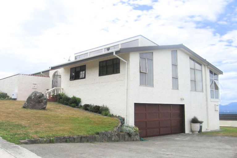 Photo of property in 16 Puketiro Avenue, Northland, Wellington, 6012