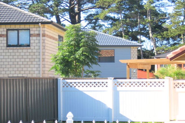 Photo of property in 24 South Kensington Way, Henderson, Auckland, 0612