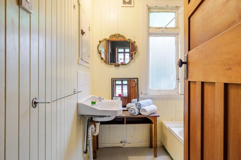 Photo of property in 23 Knowles Street, Terrace End, Palmerston North, 4410