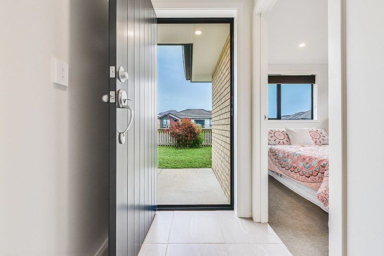 Photo of property in 28 North Ridge Drive, Rototuna North, Hamilton, 3210