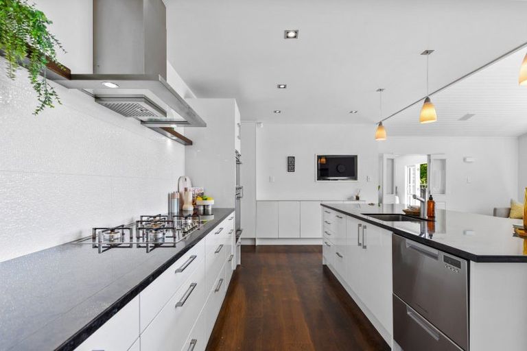 Photo of property in 10 Emily Lane, Greenhithe, Auckland, 0632