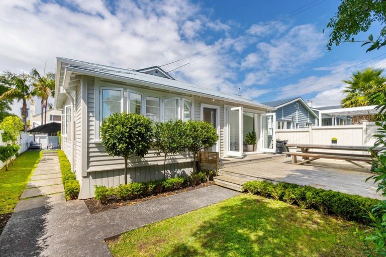Photo of property in 14 Formby Avenue, Point Chevalier, Auckland, 1022