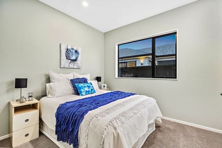 Photo of property in 10 Vinistra Road, Kumeu, 0810