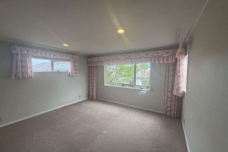 Photo of property in 22 Te Hoe Grove, Pinehill, Auckland, 0632