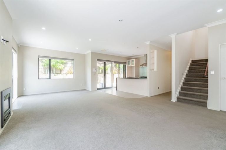 Photo of property in 23 Midhurst Avenue, Henderson, Auckland, 0612
