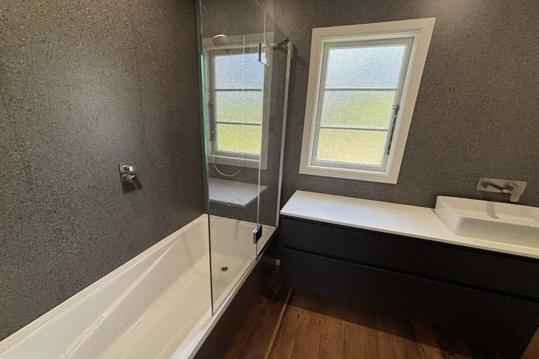 Photo of property in 20 Karaka Street, Merrilands, New Plymouth, 4312