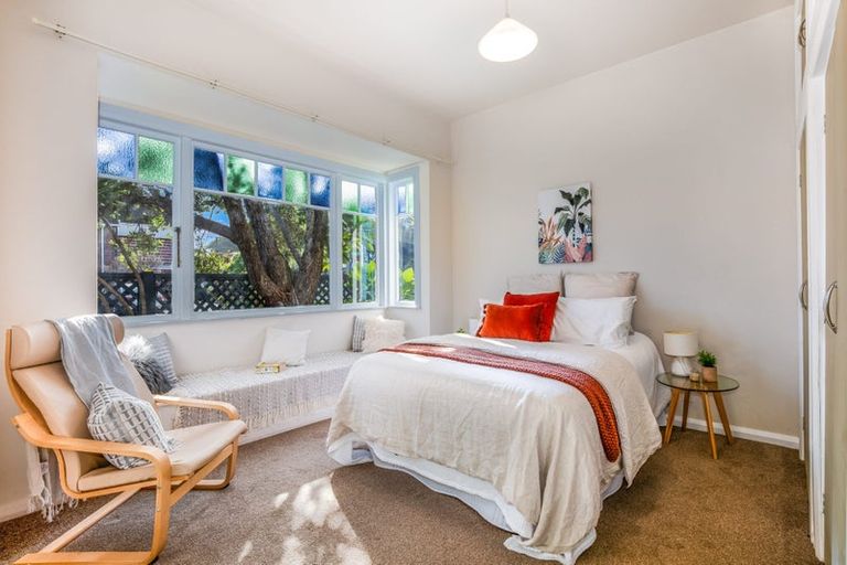 Photo of property in 27 Hinau Street, Eastbourne, Lower Hutt, 5013