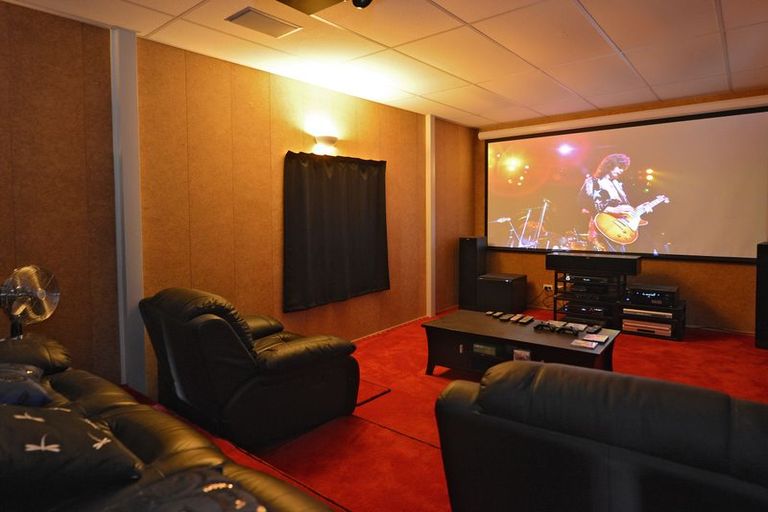 Photo of property in 77 Rangiuru Drive, Parua Bay, Onerahi, 0192