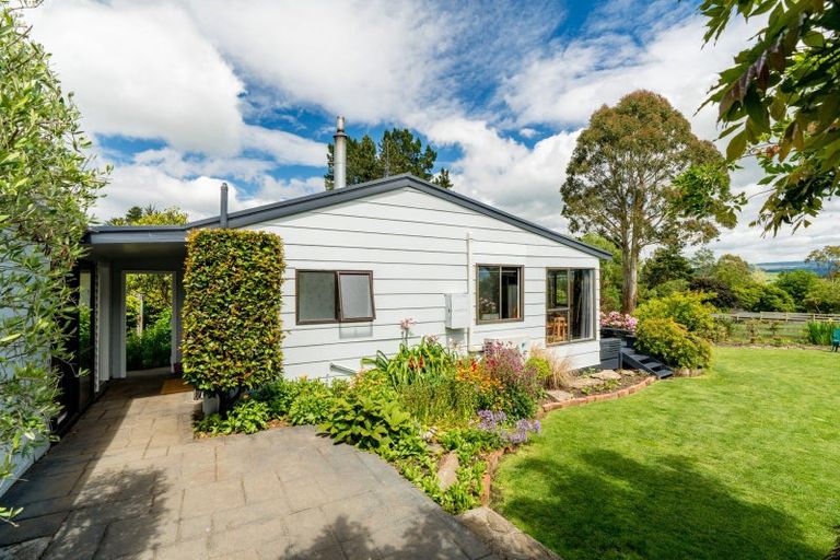 Photo of property in 31 Lake View Street, Waihola, Milton, 9073