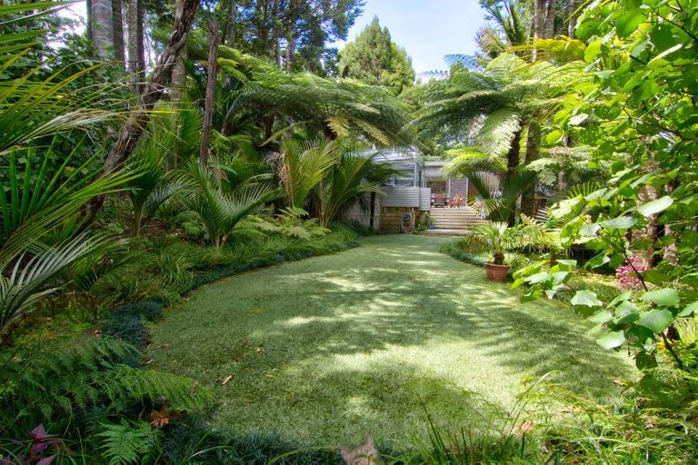 Photo of property in 24 Ngaio Road, Titirangi, Auckland, 0604