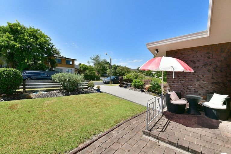 Photo of property in 13a Albatross Road, Red Beach, 0932