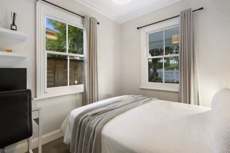 Photo of property in 7 Rodney Road, Northcote Point, Auckland, 0627