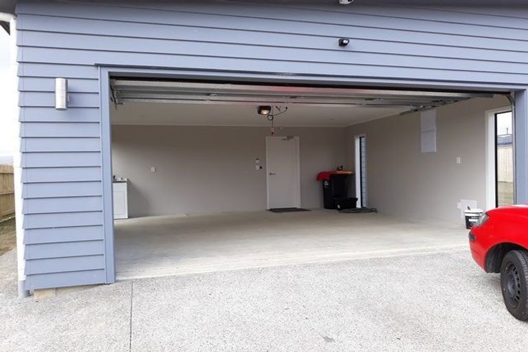 Photo of property in 128 Johnstone Drive, Fitzherbert, Palmerston North, 4410