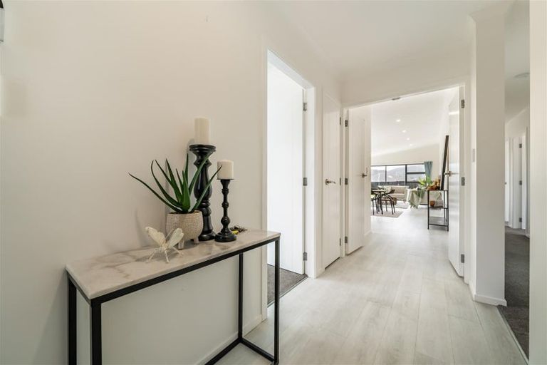 Photo of property in 8 Whitten Way, Wallaceville, Upper Hutt, 5018