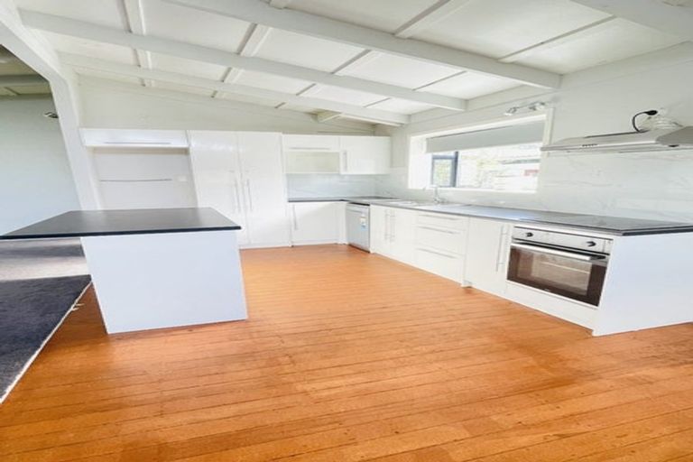 Photo of property in 40 Woodside Road, Massey, Auckland, 0614