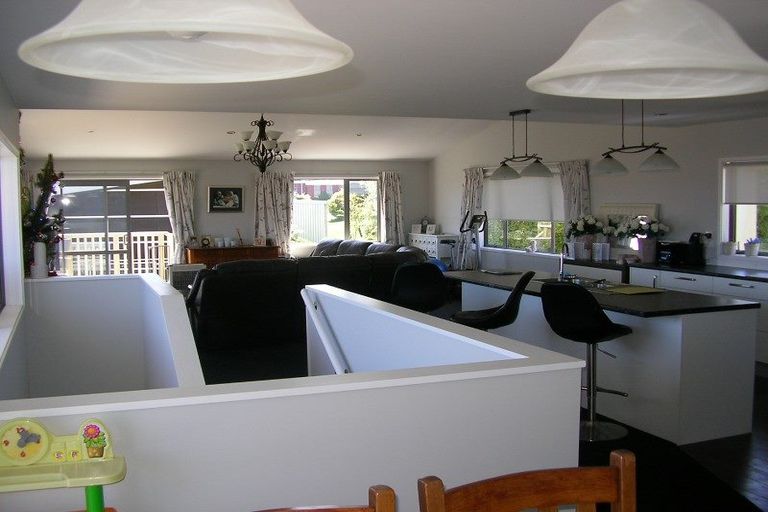 Photo of property in 7 Ranui Place, Moana, 7872