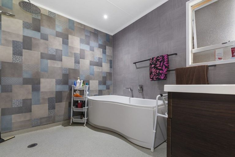 Photo of property in 30 Lee Road, Hannahs Bay, Rotorua, 3010