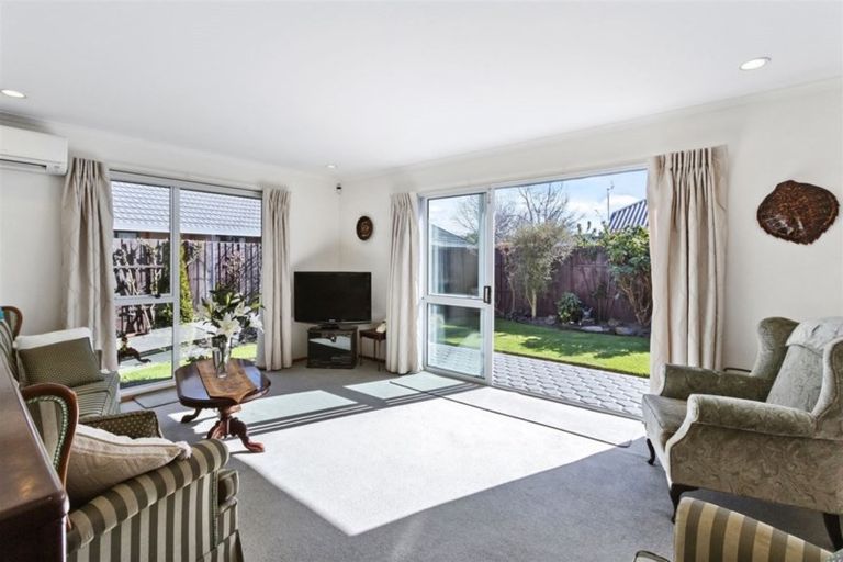Photo of property in 2/64 Apsley Drive, Avonhead, Christchurch, 8042
