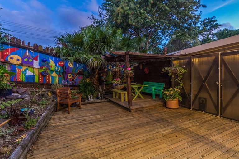 Photo of property in 1/74 Colwill Road, Massey, Auckland, 0614