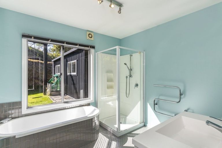 Photo of property in 1 Edge Hill, Acacia Bay, Taupo, 3385