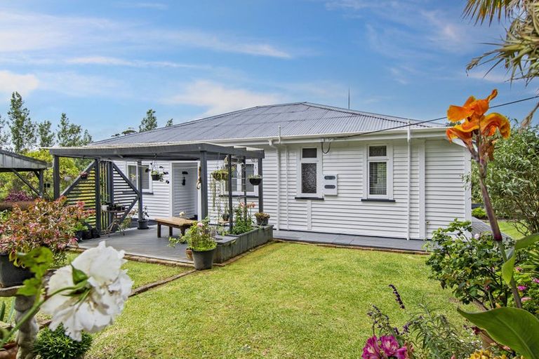 Photo of property in 37 Pahi Road, Paparoa, 0571