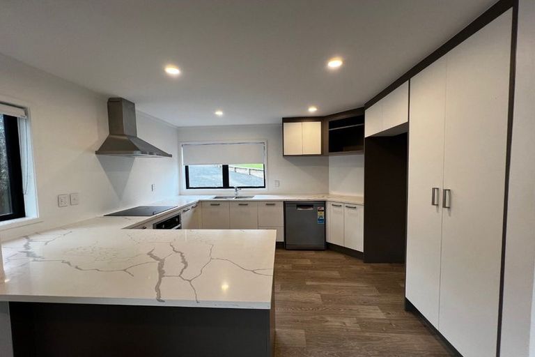 Photo of property in 5 Goldfinch Rise, Unsworth Heights, Auckland, 0632