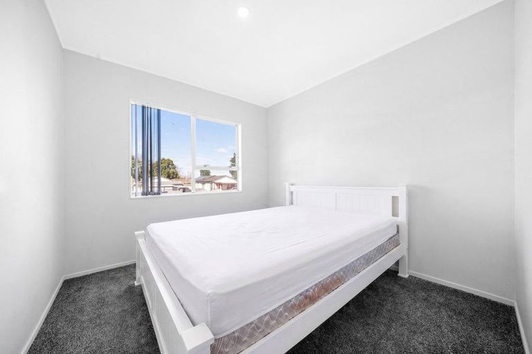 Photo of property in 1/2 Kennington Drive, Clendon Park, Auckland, 2103