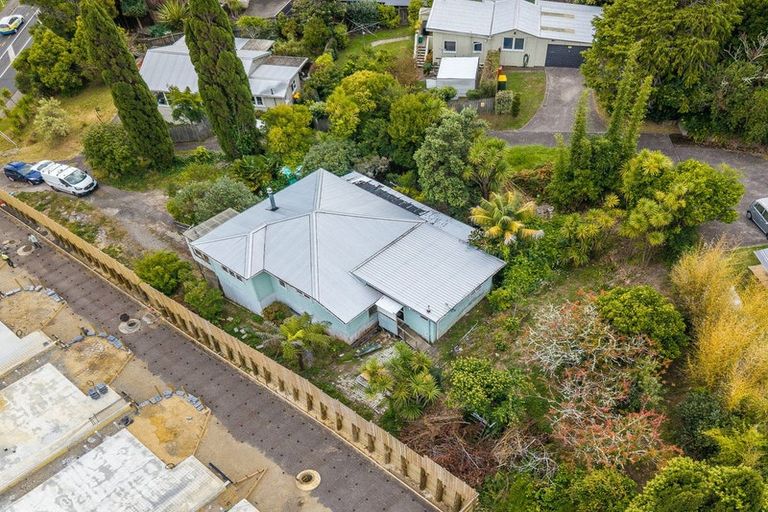 Photo of property in 10 Seymour Road, Sunnyvale, Auckland, 0612
