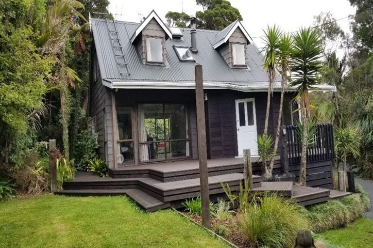 Photo of property in 48 Turanga Road, Henderson Valley, Auckland, 0612